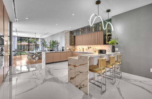 Golden Glades House | Miami Mansion 4BR2Suite Pool/Spa, Outdoor Kitchen