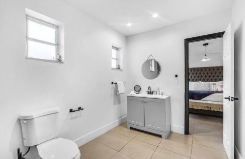 North Miami Beach House | Miami Paradise Waterfront Games