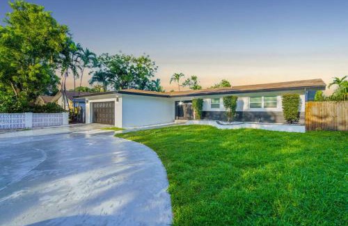 North Miami Beach House | Miami Paradise Waterfront Games