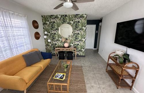 Coral Way House | Miami's Cozy Tropical Getaway