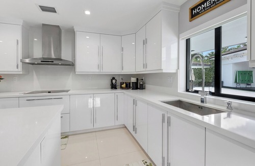 Miami Springs House | Miami Springs Located in Heart of Miami