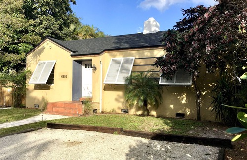 Miami Shores House | Miami Tropical Deco House Minutes to Beach & more!