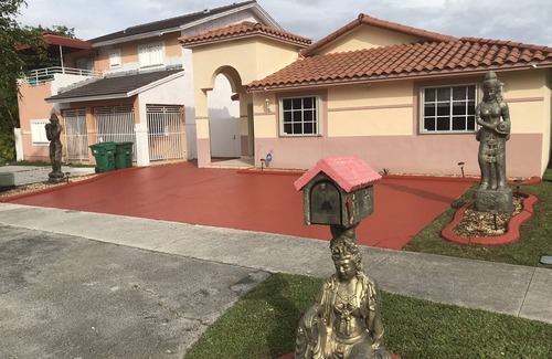 Hialeah Gardens House | MIAMI VACATIONAL 20122 4BED-2BATH