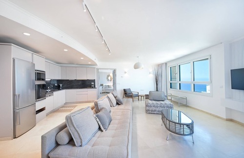 Tel Aviv Promenade Apartment | Miami Vibes 2BR in Isrotel tower by HolyGuest