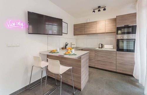 Terezvaros Apartment | Miami Vice Apartment with Balcony