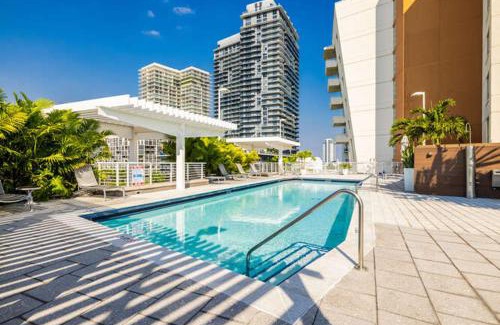 Midtown Apartment | Miami Vice - Central Midtown Pool and Parking