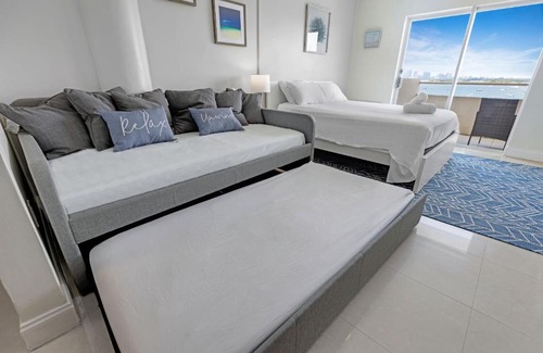 North Bay Village Apartment | Miami Waterfront Condo-Studio, FREE PARKING