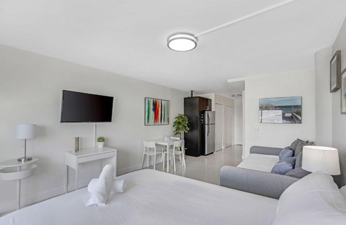 North Bay Village Apartment | Miami Waterfront Condo-Studio, FREE PARKING