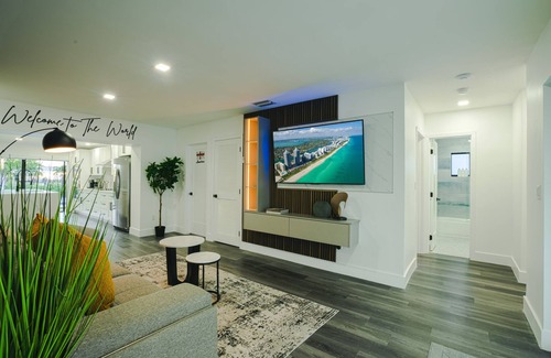 Ludlam House | Miami World Mansion/Mini Golf/Game Room