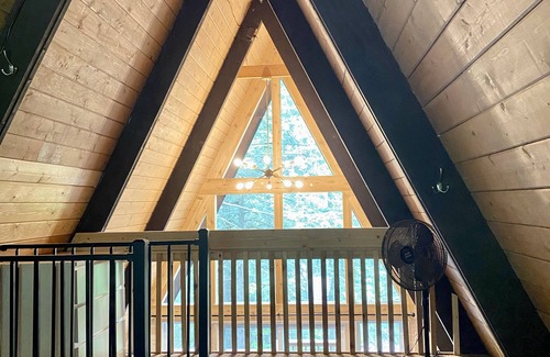 Kalkaska Cabin | Michigan-A-Frame: Lakeside Bliss & Starry Nights – Summer Memories Await