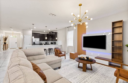 Davenport House | Mickey’s Luxury Hideaway 8BR Home w/Private Pool