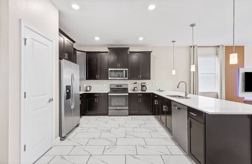Davenport House | Mickey’s Luxury Hideaway 8BR Home w/Private Pool