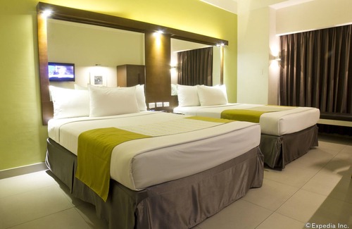 Bagumbayan Hotel | Microtel by Wyndham Acropolis