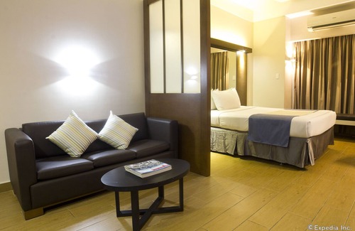 Bagumbayan Hotel | Microtel by Wyndham Acropolis