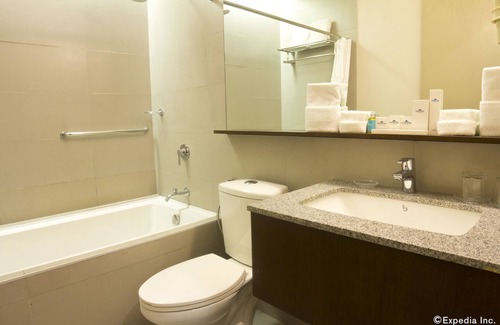Bagumbayan Hotel | Microtel by Wyndham Acropolis