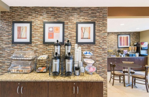 North Canton Hotel | Microtel Inn and Suites North Canton