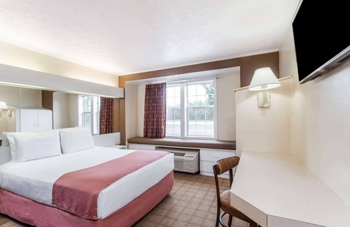 Wilson Hotel | Microtel Inn by Wyndham Wilson