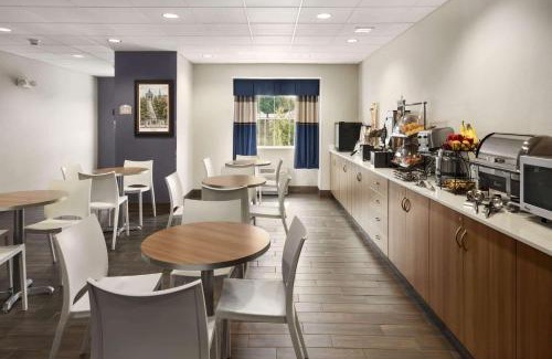 Lynchburg Hotel | Microtel Inn & Suites by Wyndham
