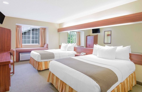 Sutton Hotel | Microtel Inn & Suites by Wyndham Gassaway/Sutton