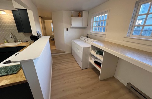 Bandon House | Mid Century Beach Bungalow - Walk to beach and 9 min. from Golf