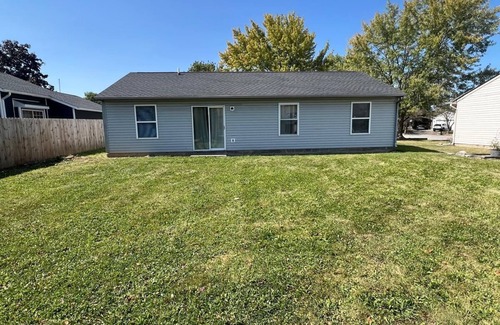 Kokomo House | Mid-Century Comfort 3BR 2 BATH in a Quiet Neighborhood - Family Friendly