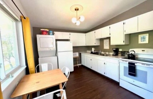 Water Hill House | Mid-Century in Water Hill w/Tons of Natural Lightn