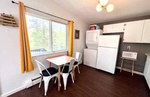 Water Hill House | Mid-Century in Water Hill w/Tons of Natural Lightn