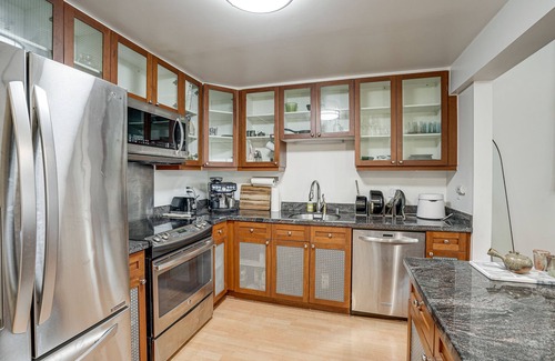 South of Market Apartment | Mid-Century Loft in SoMa - Steps to Caltrain!