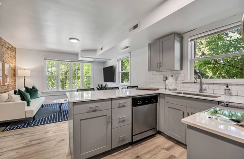 Downtown Salt Lake City Apartment | Mid Century Modern SLC Avenues Downtown - 1 BR 1 BA