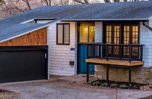Lenexa House | Mid-Century Modern Retreat Home in Overland Park - Full Home