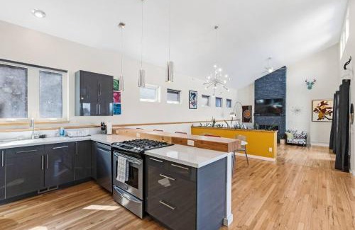 Salida House | Mid-century Modern Escape Hikingbiking Nearby!