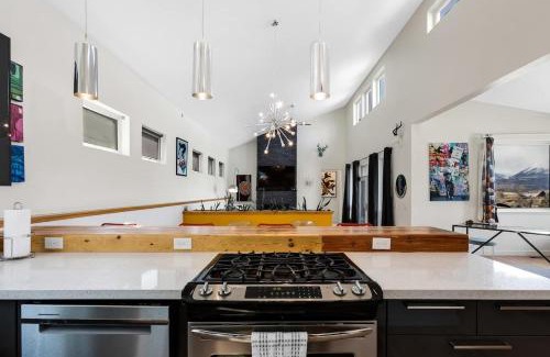 Salida House | Mid-century Modern Escape Hikingbiking Nearby!
