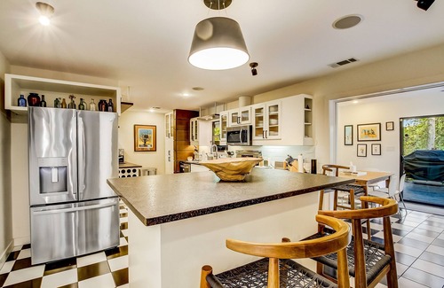 Greater South River City House | Mid-century modern gem in South Congress with library & cedar hot tub