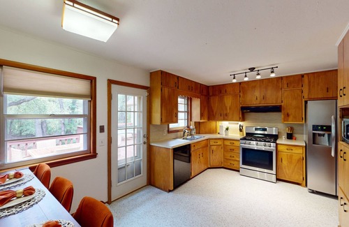 Stillwater House | Mid-Century Modern historical home 0.8mi to Boone Pickens Stadium!