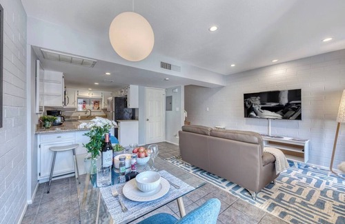 Alhambra Condo | Mid-Century Modern in the heart of Phoenix!