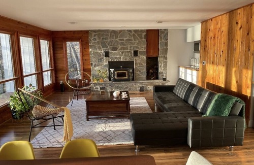 Ithaca House | Mid-Century modern Lakeview Stay