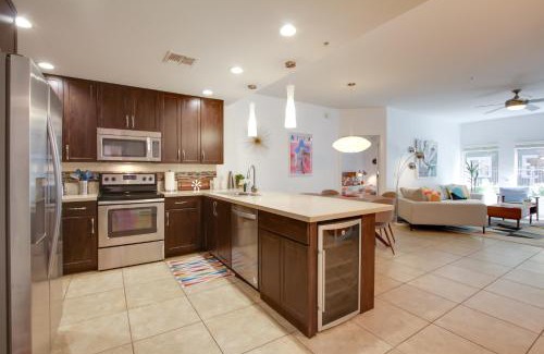 Desert Ridge Apartment | Mid-Century Modern Phoenix Condo, Walk to High St!
