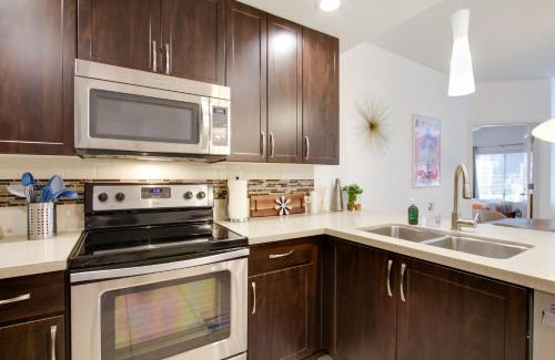 Desert Ridge Apartment | Mid-Century Modern Phoenix Condo, Walk to High St!