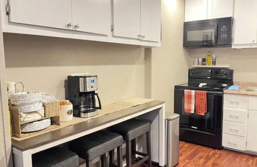 Alturas House | Mid-Century modern style 4 bedroom home