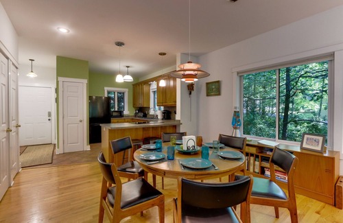 Massanutten House | Mid-Century Modern: Pet Friendly-Hot Tub~Grill~Creekside