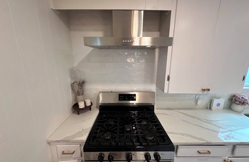Uptown House | Mid Century Modern Escape w/3 Bedroom and 3 bath in Central San Antonio