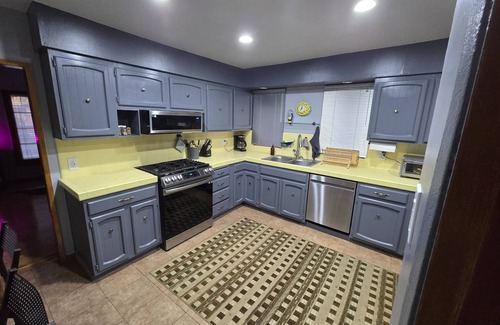 Mid City House | Mid-City Spanish Stylish - Your LA Oasis