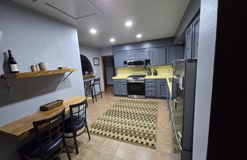 Mid City House | Mid-City Spanish Stylish - Your LA Oasis