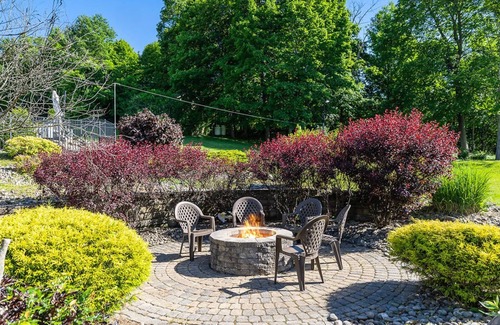 Newburgh House | Mid-Hudson Estate on 11 acres with pool