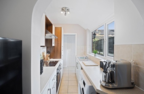 Lincoln House | Mid-Long Stay| Contractors | Families | Relocators Free Parking & Fast Wi-FI