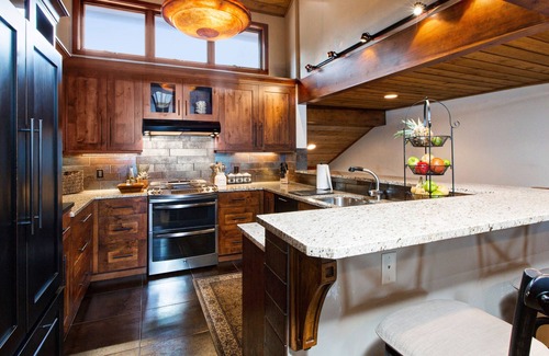 Deer Valley House | MID-MOUNTAIN - POOL, PRIVATE HOT TUB, EASY ACCESS TO SILVER LAKE VILLAGE/LIFT