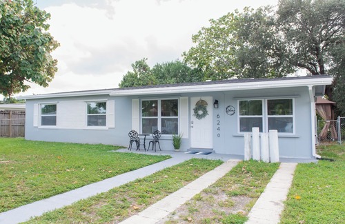 Davie House | Mid-term rental 4-bedroom/2-bath house w yard in Ft Lauderdale - Davie area