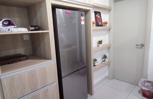 Central District Apartment | Mid Valley Southkey Spacious Family-sized Condo with Bathtub & Straits View