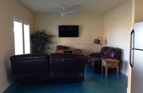 Port Aransas House | Mid Week SPECIALS! 6 BR ~5.5 BA ~Beach Access ~Private Pool ~Sleeps 16