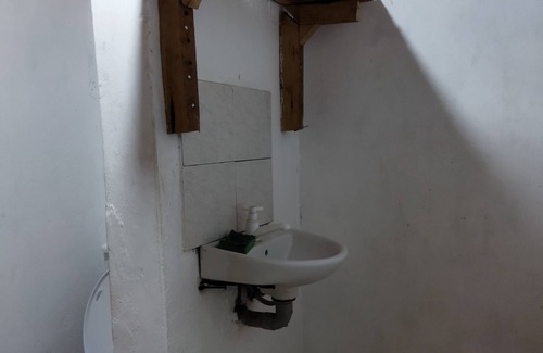 Gede Bed & Breakfast | Mida Creek Eco Camp - relax in cosy cottage